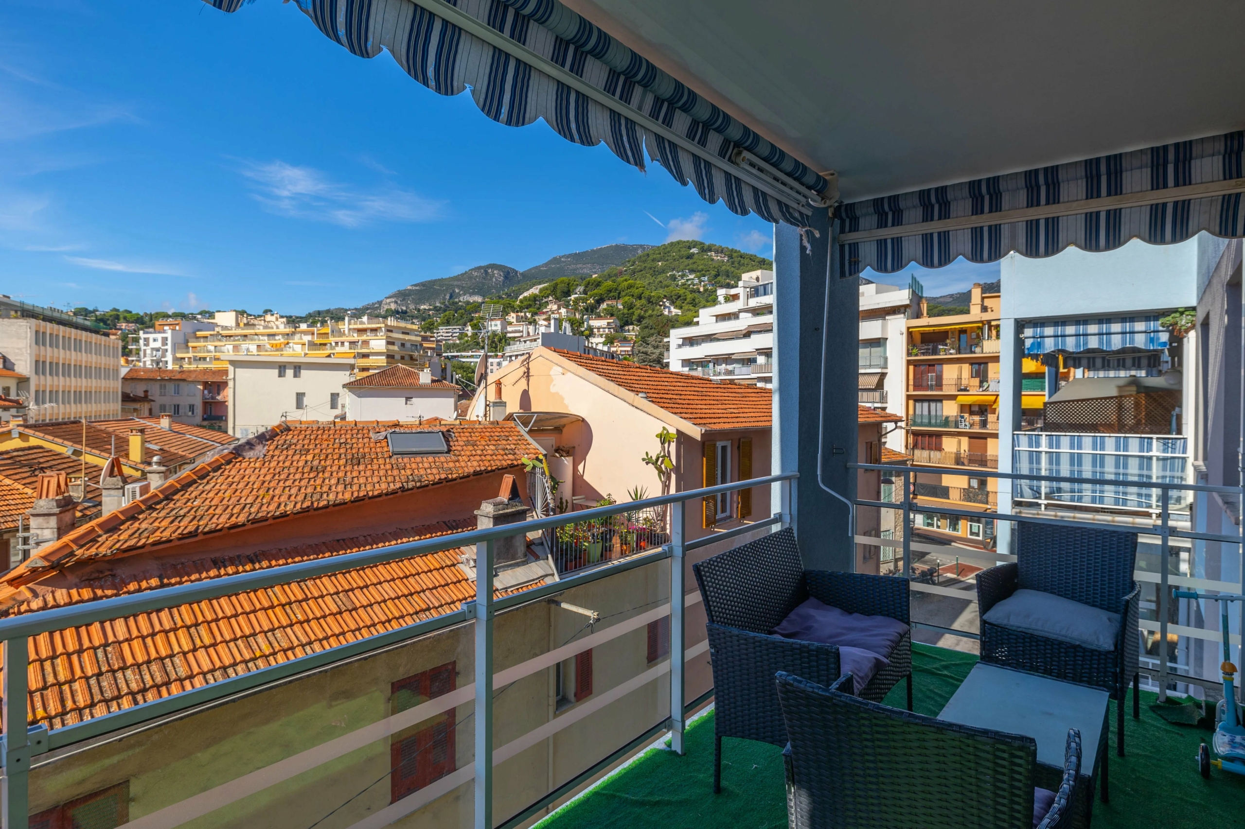 RCM – Charmant 3 pièces avec grande terrasse et parking
