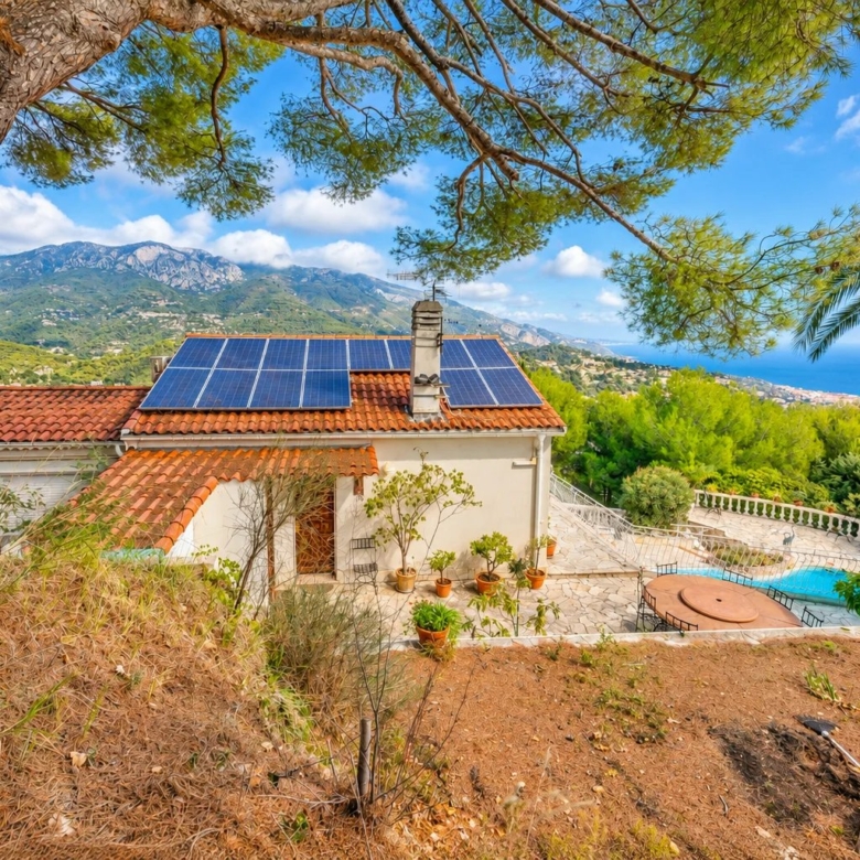 SAINTE-AGNÈS – SPACIEUSE VILLA AVEC VUE MER, PISCINE CHAUFFÉE ET DÉPENDANCE