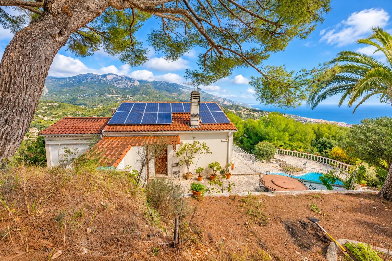 SAINTE-AGNÈS – SPACIEUSE VILLA AVEC VUE MER, PISCINE CHAUFFÉE ET DÉPENDANCE