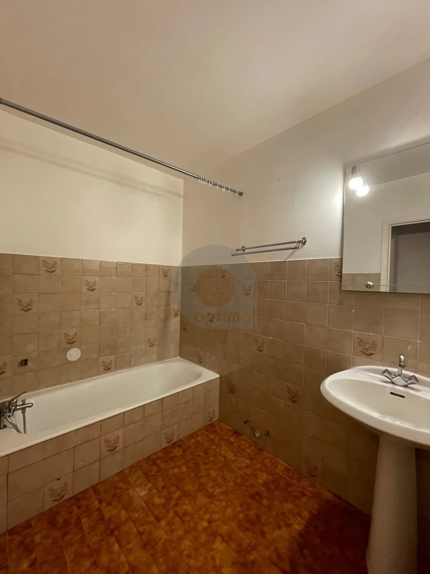 A LOUER 2P TRAVERSANT PROCHE CENTRE MENTON
